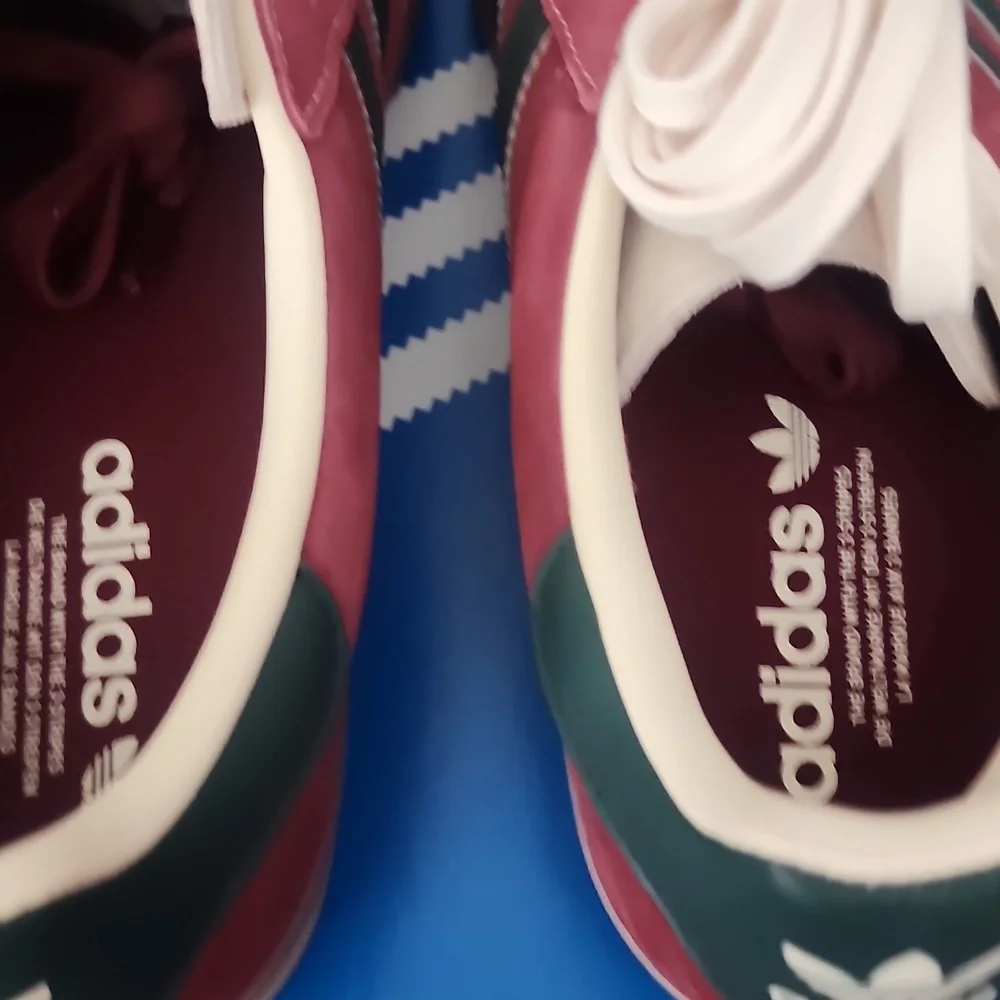 Mens 8.5 Womens 9.5 adidas Gazelle Indoor Shadow Red Shadow Green NWT - Picture 6 of 6